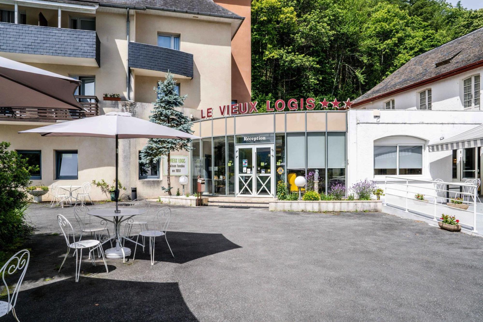 Отель Logis Le Vieux Logis Lestelle-Betharram Экстерьер фото